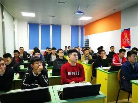 成都编程培训学校：刚毕业准备转行程序员常见的4个问题~