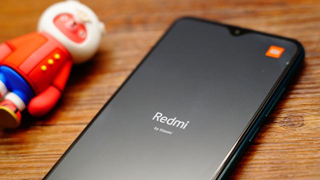 炸翻全场！Redmi8全系5000mAh+18W快充 网友：卢伟冰知我心