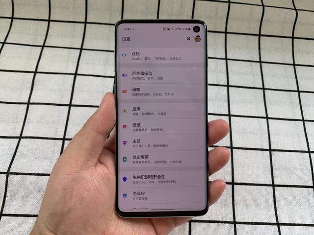 1800元入手三星S10，上手的瞬间：想把iPhone XR卖了