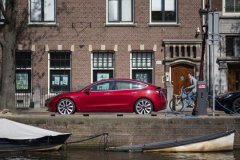 特斯产不理监管机构传票和调查 坚称Model 3最安全