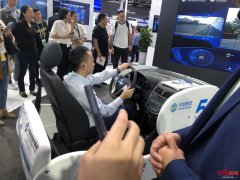 5G应用远程驾驶：驾驶员会场内远程操纵SUV上路行驶
