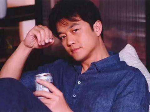 在东北，没人能从烧烤店里带走一瓶宏宝莱