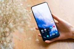 看了一眼一加7T pro的屏幕，我决定换掉华为，但还是悬崖勒马了