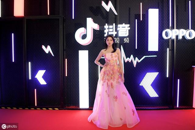 抖音“种草”带来快感的同时，我们该如何思考当下？