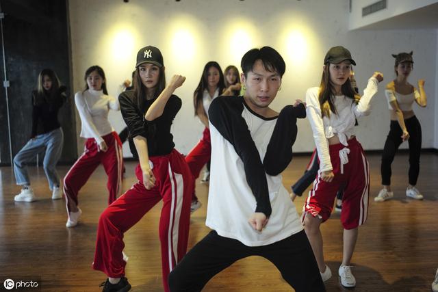 网红经济之下，目光聚集的地方，金钱必将追随