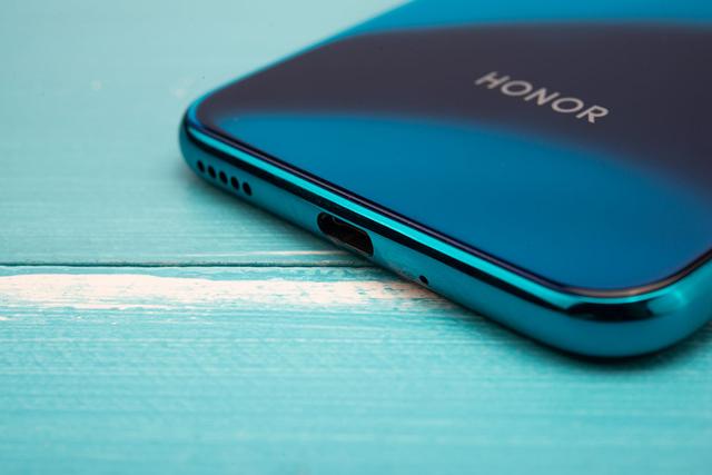 荣耀20青春版图赏：幻彩渐变超级柔美