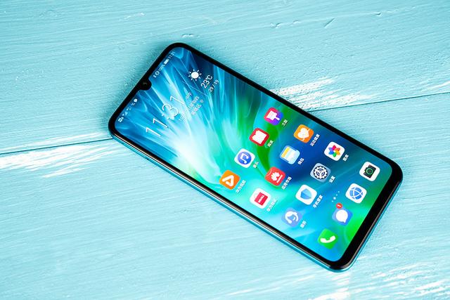 荣耀20青春版图赏：幻彩渐变超级柔美