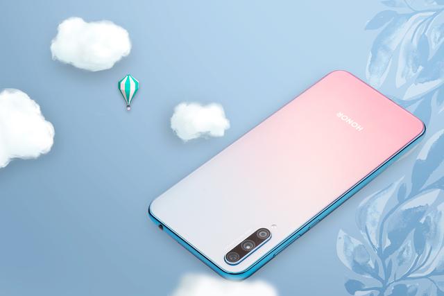 荣耀20青春版图赏：幻彩渐变超级柔美