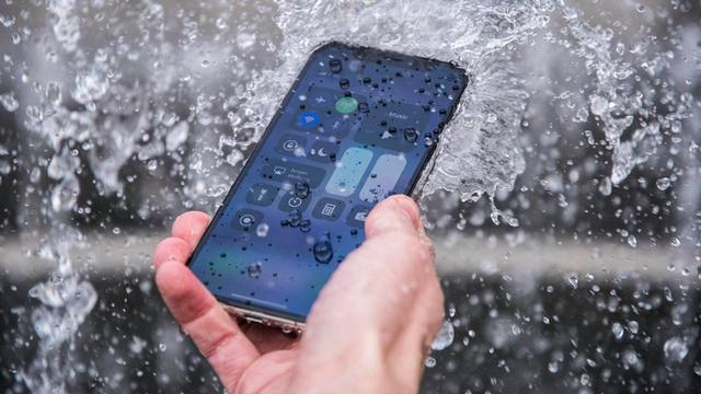 iPhone 11 和 11 Pro 防水性能大测试