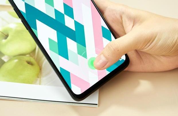 真全面屏手机跌至1399，8+128GB、屏幕指纹