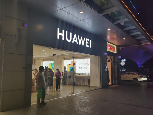 DXO世界第一的代价，小米CC9 Pro全面评测：成也萧何，败也萧何