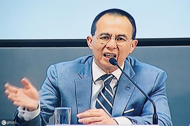 李泽楷当初不卖腾讯股权的话，现在能超越李嘉诚吗？