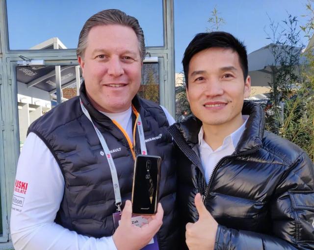 这手机屏幕值一个亿！苹果体验没它好！可惜中国人对它了解很少