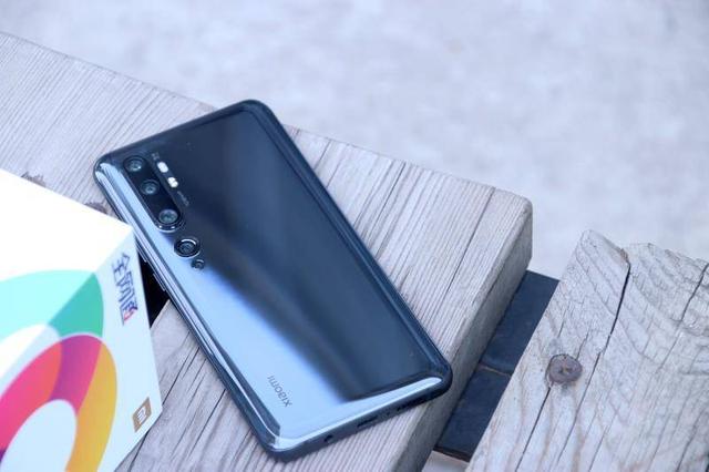 目前最保值的四款手机，用够三年还能赚一笔“二手价”