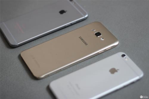 为什么有人要带着两个手机,看完安卓用户嘲笑苹果用户后我明白了