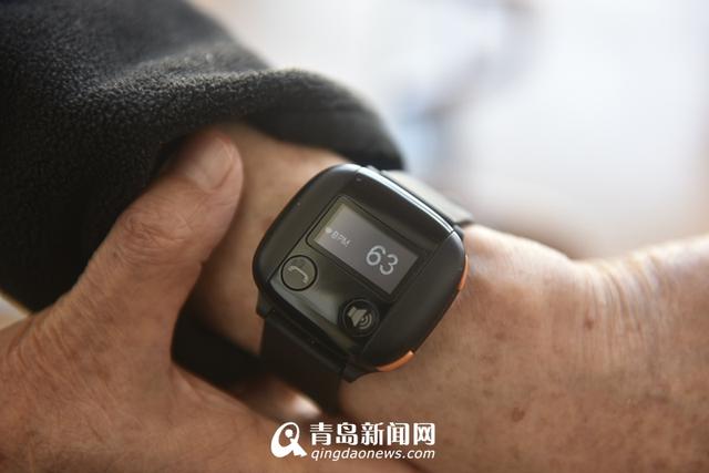 探青岛智慧养老：一块“手表”管起衣食住行医