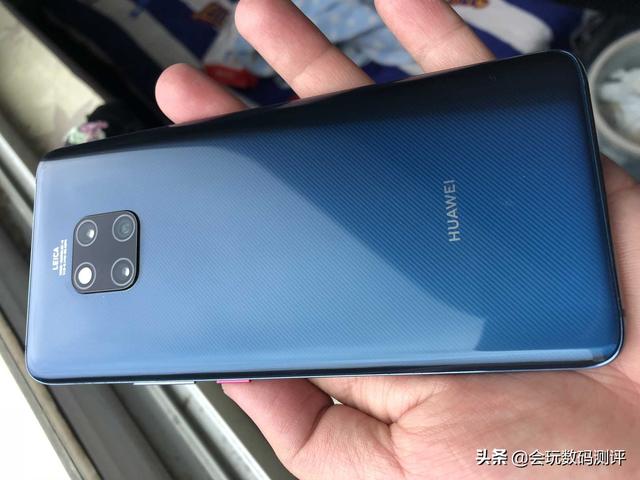 华为机皇跳水2400元，8+128仅售3599元你为什么不入手一台？