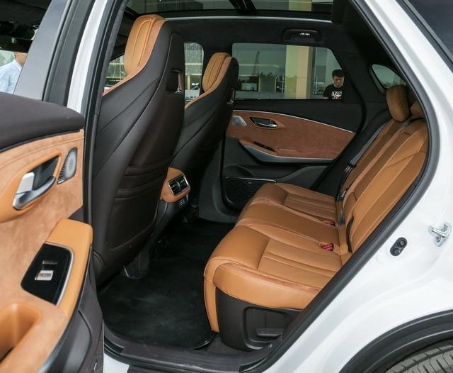 充电0.57小时续航510km,轴距2米7不到14万,这车30天卖了8460辆