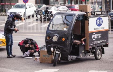 疫情下，京东、顺丰、美团都在跑，而阿里的菜鸟却不飞了