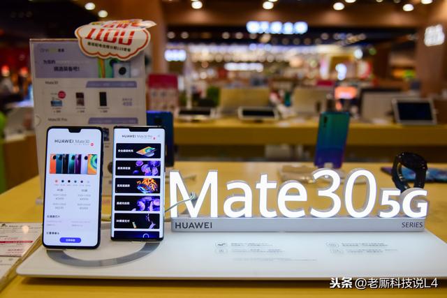 朋友用了5年的苹果6坏了，本来想换V30，实力规劝后没买荣耀