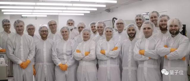 AI芯片新思路：眼睛即大脑，40纳秒完成图像分类｜Nature