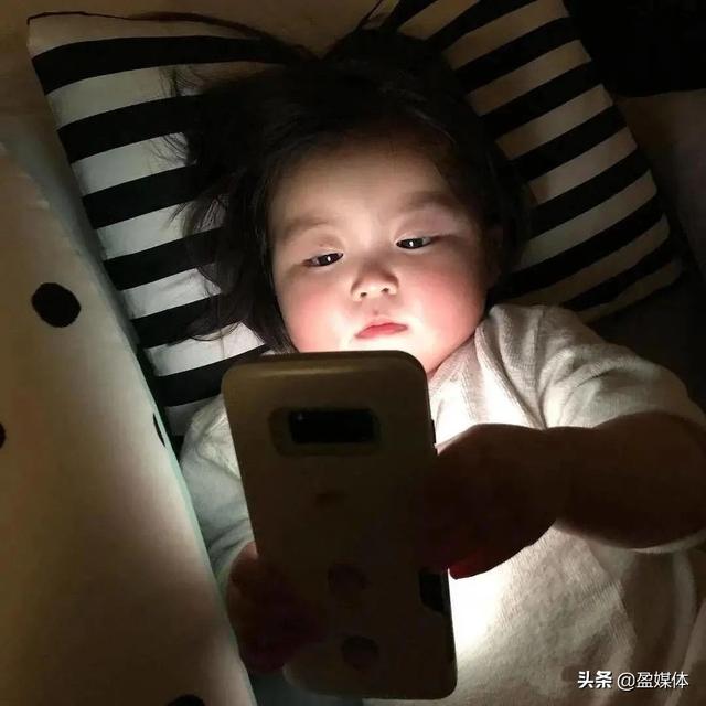 半斤重的手机砸脸上 5G智能机华为苹果三星谁先秒杀大哥大？