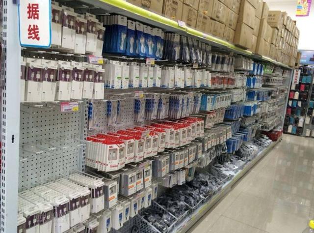 手机实体店看似“无人光顾”，为啥却不倒闭？原因其实有3点