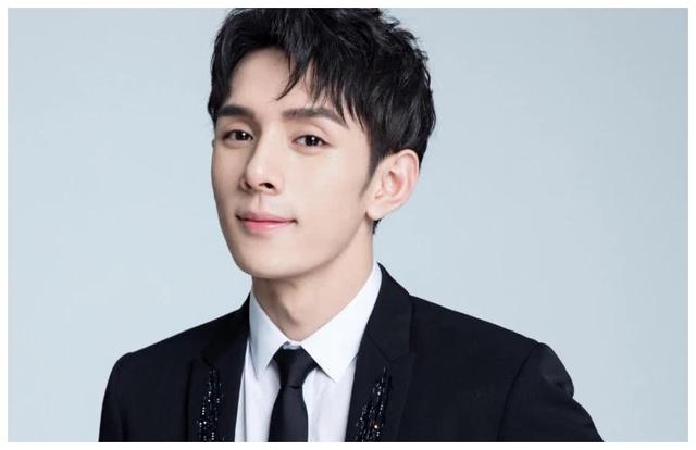 人见人爱李子柒女人都爱李佳琦！抓住拼多多直播红利做电商老司机