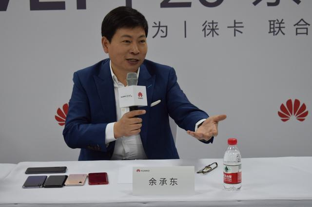 余承东再被“打脸”！这次牛皮吹爆了，又来晚了，网友：尴尬了