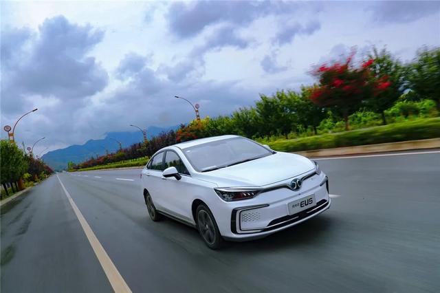 北汽新能源EU5，续航501km吗，去年卖了111125辆