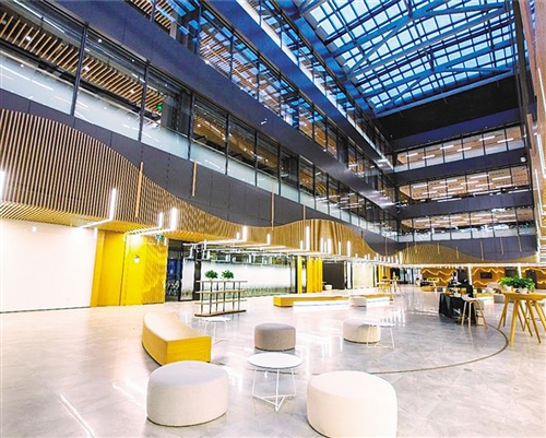 多维数据高效整合后的商汤办公楼中庭。 （资料图片）