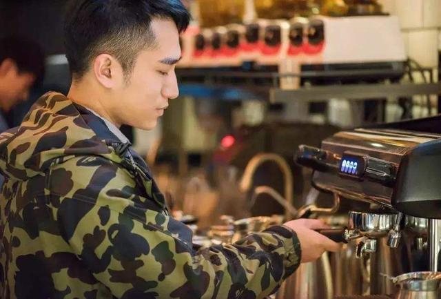 90后小伙开400家奶茶店！美团一把投4亿，走红的喜茶不想当网红