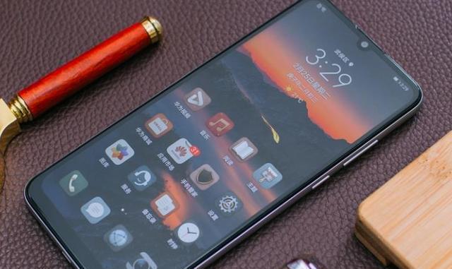 2020换手机别乱选，这3款华为机型不建议入手，高价低配