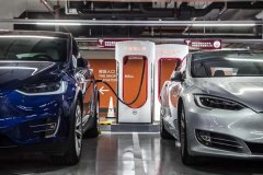 马斯克回应减配遭民愤 中国车主欲集体起诉