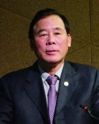 马云老乡砸铁饭碗下海编草帽征服英国女王，跨界造硅成就220亿身价