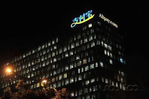 万万没想到：曾想颠覆微信的支付宝，变身美团了