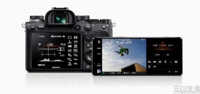 厂商们终于开始重视手机屏幕了，但消费者却笑不出来