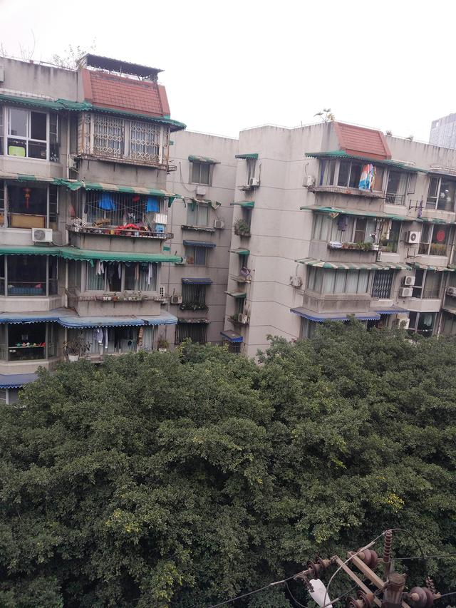 用了4年的小米5，今天开机后优缺点很明显，是扔了还是继续用？