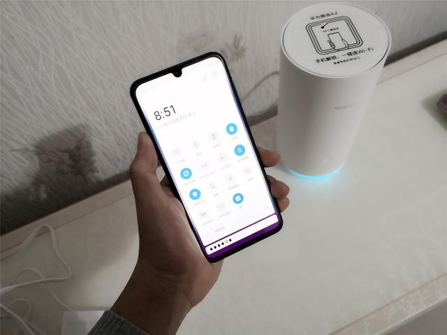 华为路由器A2：信号满满，一碰连网！这样的路由你值得有用
