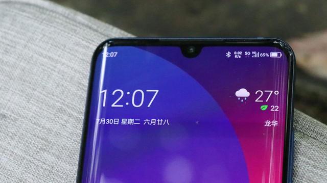 国产手机价格纷纷上涨，全球首款5G销量惨淡，苹果或成最大赢家？