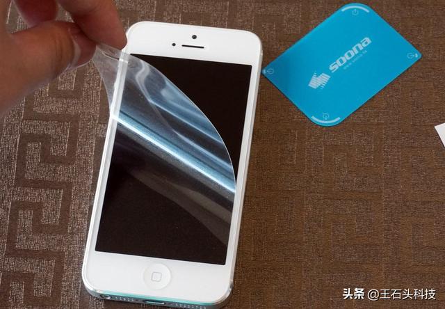 新买的华为Mate 30 Pro，曲面屏要贴膜吗？看完你就明白了