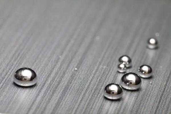 检测体温时，水银温度计却意外碎了……专家教您这样做！