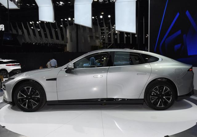 特斯拉简配不用慌，土豪还可以选这款车，售价只是Model3的一半