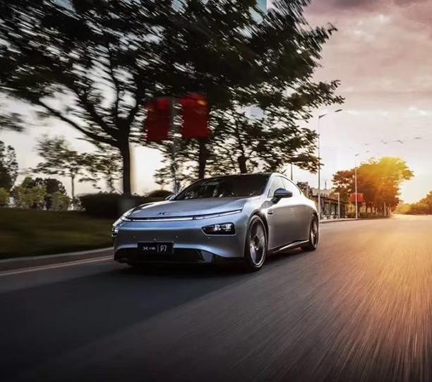 特斯拉简配不用慌，土豪还可以选这款车，售价只是Model3的一半