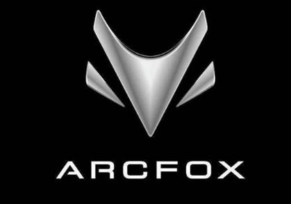 北汽极狐带着它的高冷来了！一款与Model 3并驾齐驱的国产新能源