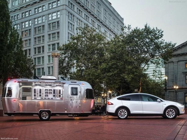 特斯拉自动驾驶＆不花钱跑环台1圈半距离！驾驶却说：不想再一次