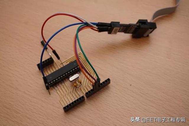 用铁丝做“电路板”，这波操作太牛了！