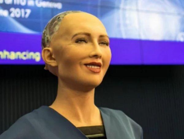 那个扬言要“毁灭人类”的机器人索菲亚，如今怎么样了？
