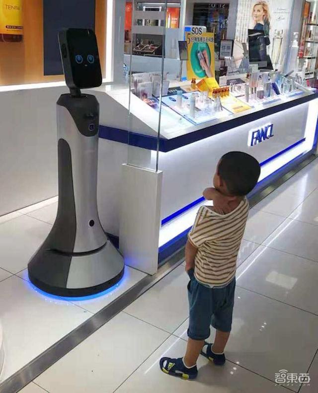 机器人进驻商场，落地使用实地探访