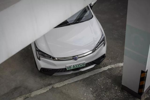 有它不看特斯拉！双12.3英寸曲面大屏，续航高达650km，7.9秒破百